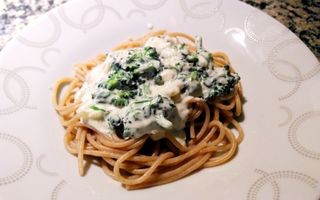 Espaguete Ao Molho Gorgonzola e Brócolis 