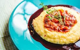 Polenta com linguiça